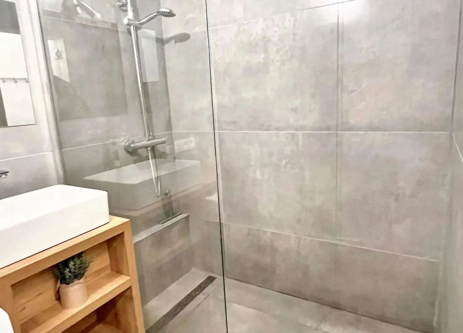 Comfortable Studio In Brussels 35M² Terrace With Bbq 0*,  Бельгия